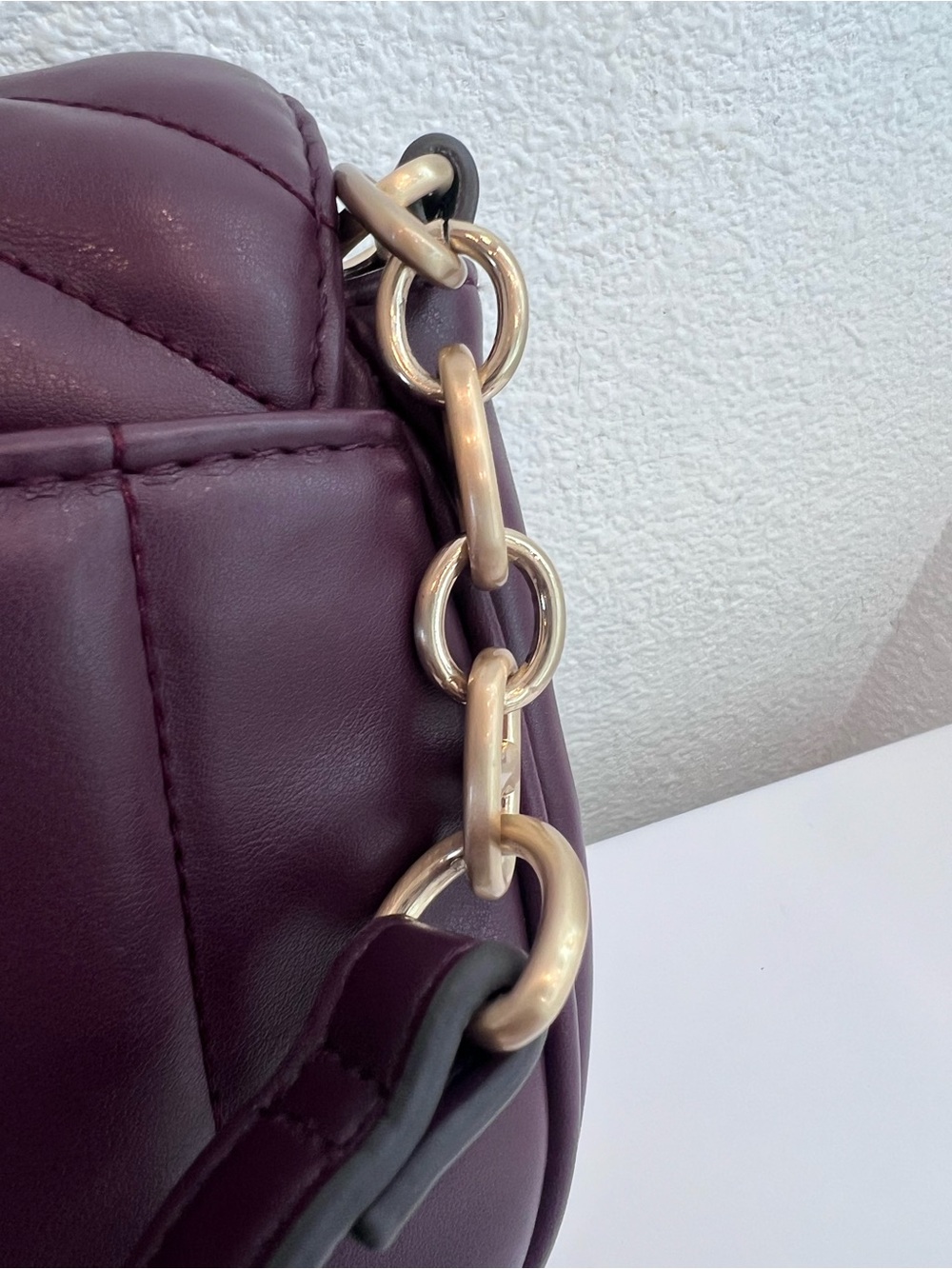 Purple Quilted Chevron Crossbody Bag Gold Chain Strap Plum Small Minimalist Chic - Picture 11 of 16